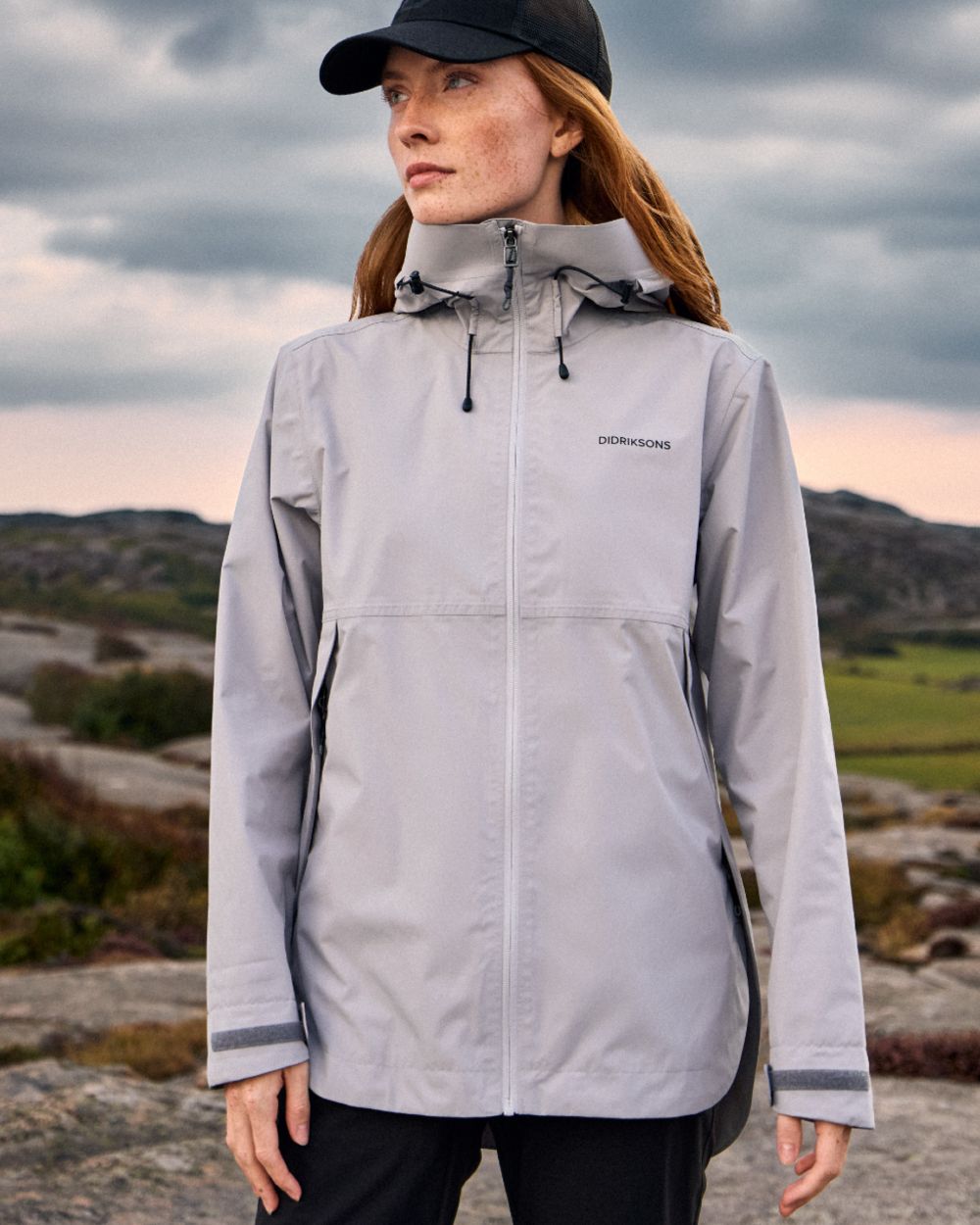 Sunrise Mist coloured Didriksons Tilde Womens Jacket 4 on mountain background 