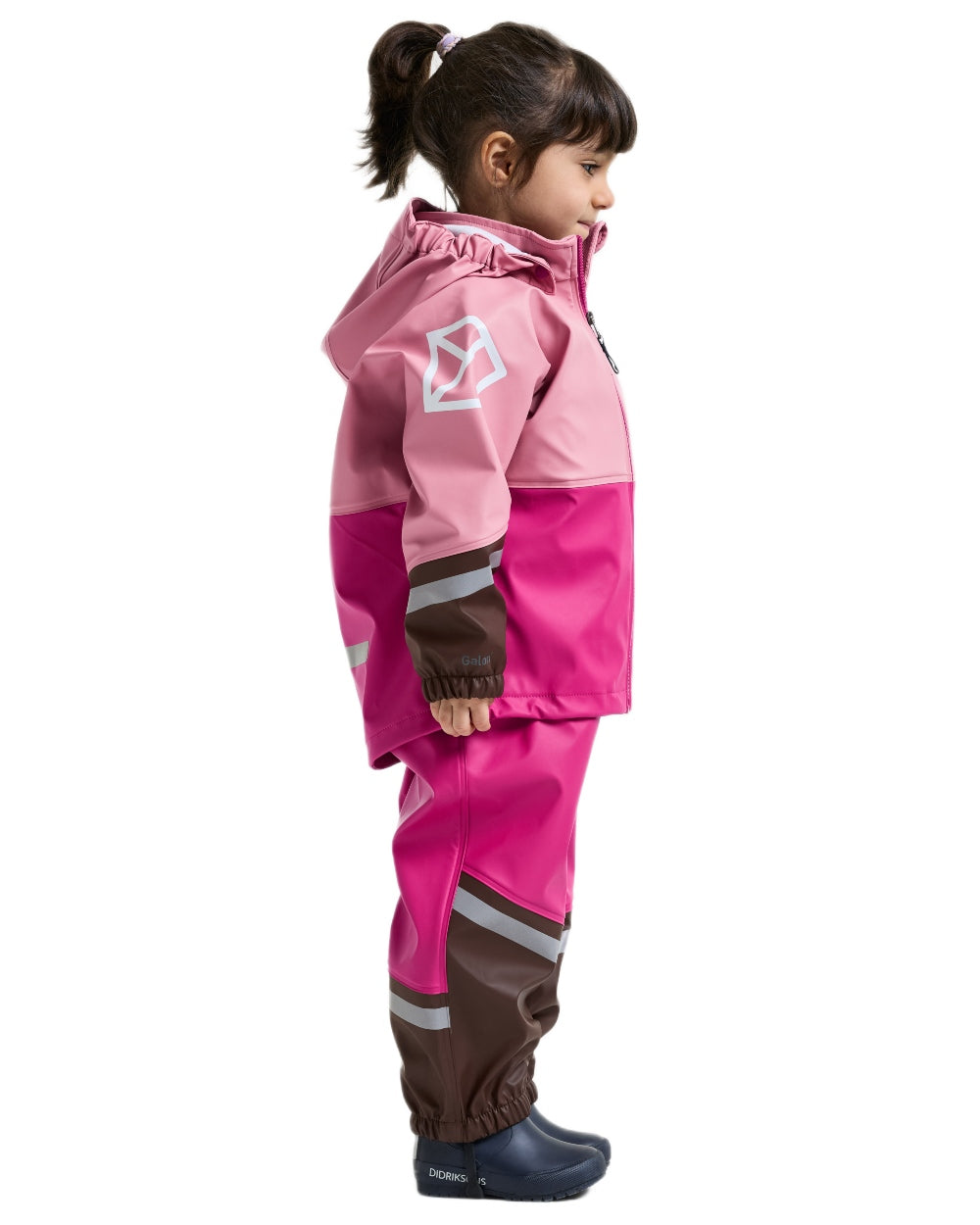 Oyster Pink coloured Didriksons Waterman Kids Rain Set on white background 