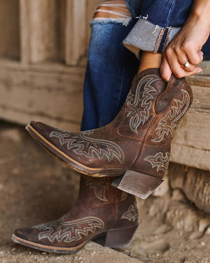 Driftwood coloured Durango Womens Shyloh Pony Boots on outdoor background 