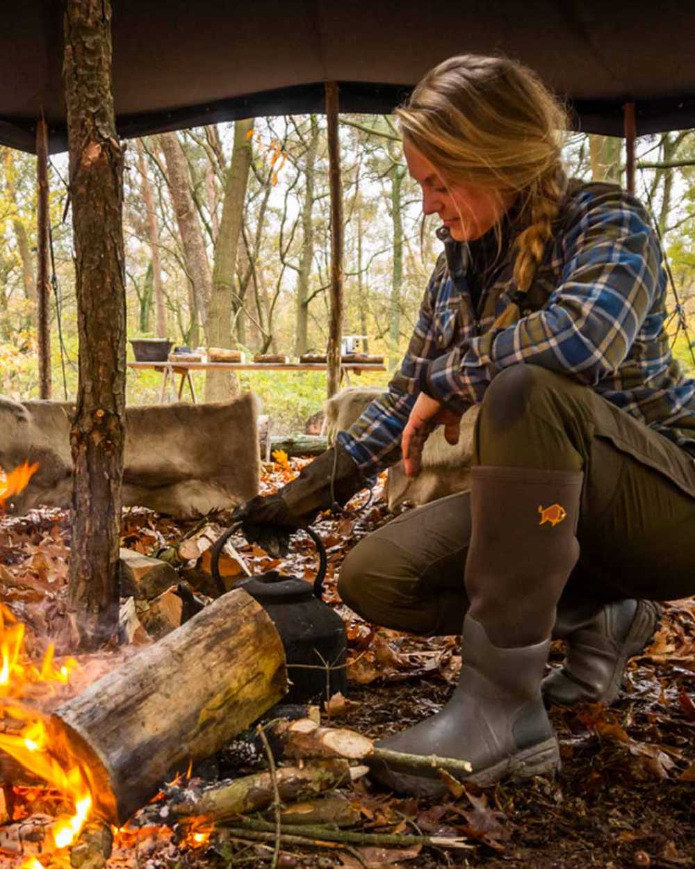 Dark Brown coloured Gateway1 Woodwalker Lady 17" 4mm Wellingtons on outdoor background 