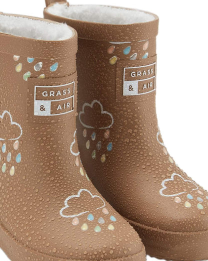 Fudge Brown coloured Grass &amp; Air Childrens Colour-Changing Wellies on white background 