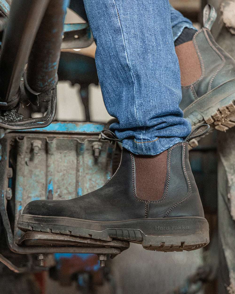 Hard Yakka Outback Steel Toe Safety Dealer Boot in Brown 
