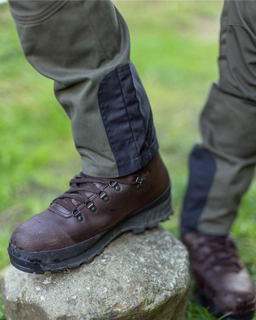 Forest coloured Harehill Ridgegate Trousers With DWR on blurry background 