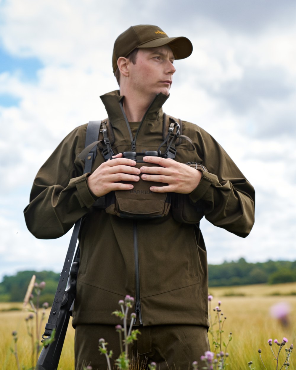 Dark Willow Green coloured Harkila Bino Harness on field background 