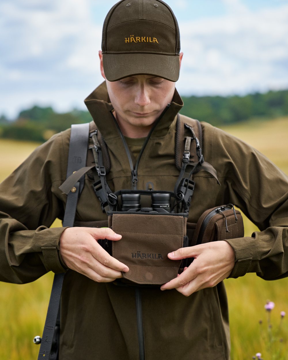 Dark Willow Green coloured Harkila Bino Harness on field background 