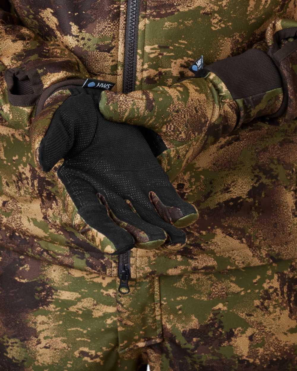 AXIS Forest Harkila Deer Stalker Camo HWS Gloves on white background 
