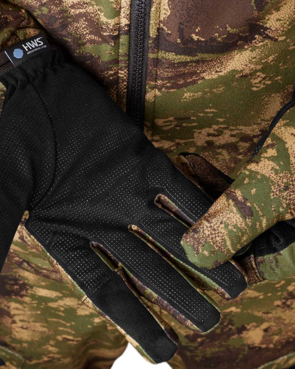 AXIS Forest Harkila Deer Stalker Camo HWS Gloves on white background 