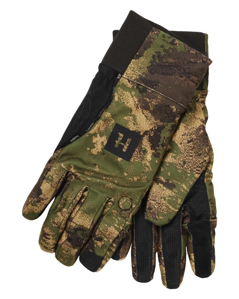 Axis Forest coloured Harkila Deer Stalker Camo HWS Gloves on white background 