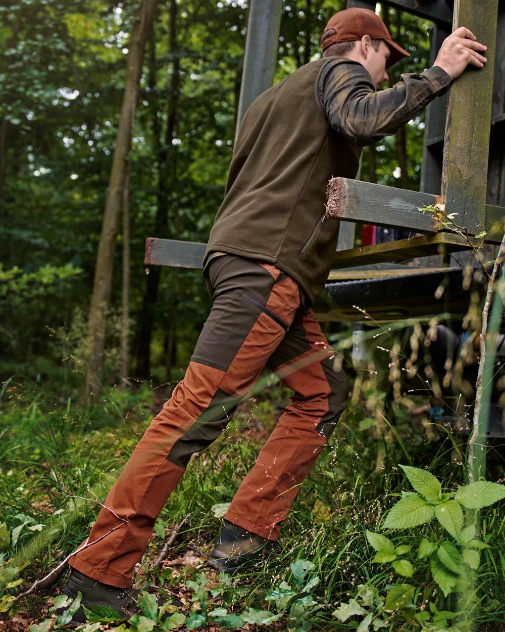 Shadow Brown Arabian Spice Coloured Harkila Fjell Trousers on forest background 