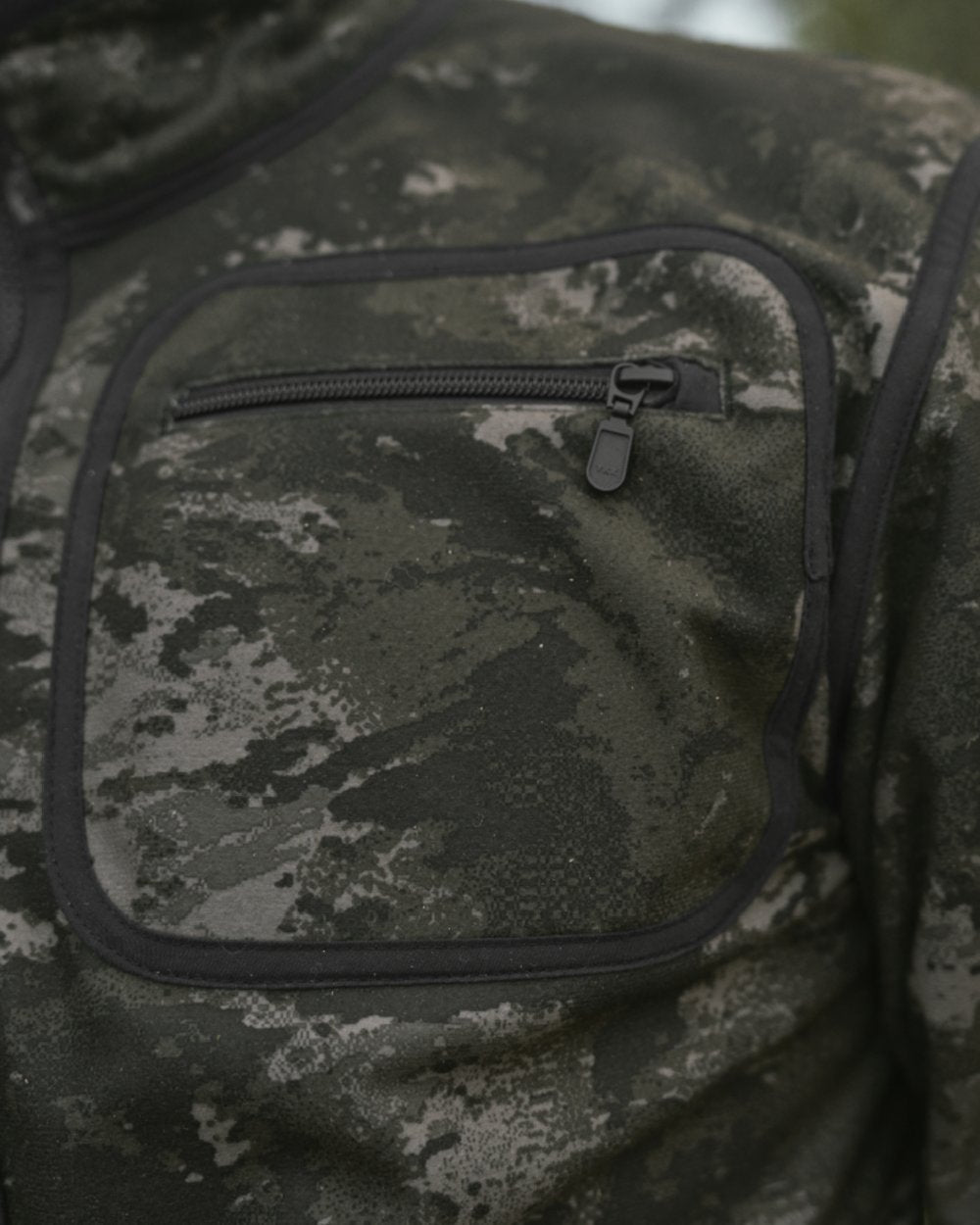 Axis MSP Black Willow Green Coloured Harkila Kamko NOCTYX WSP Reversible Fleece Jacket on outdoor background 