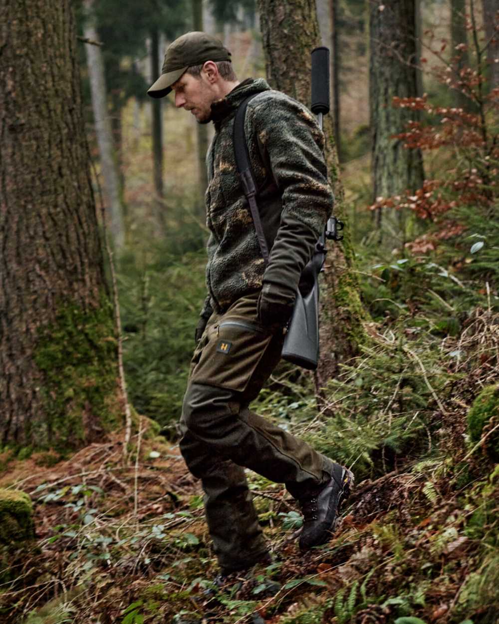 Axis Msp Quantum coloured Harkila Mens Tyst Camo Insulated Jacket on forest background 