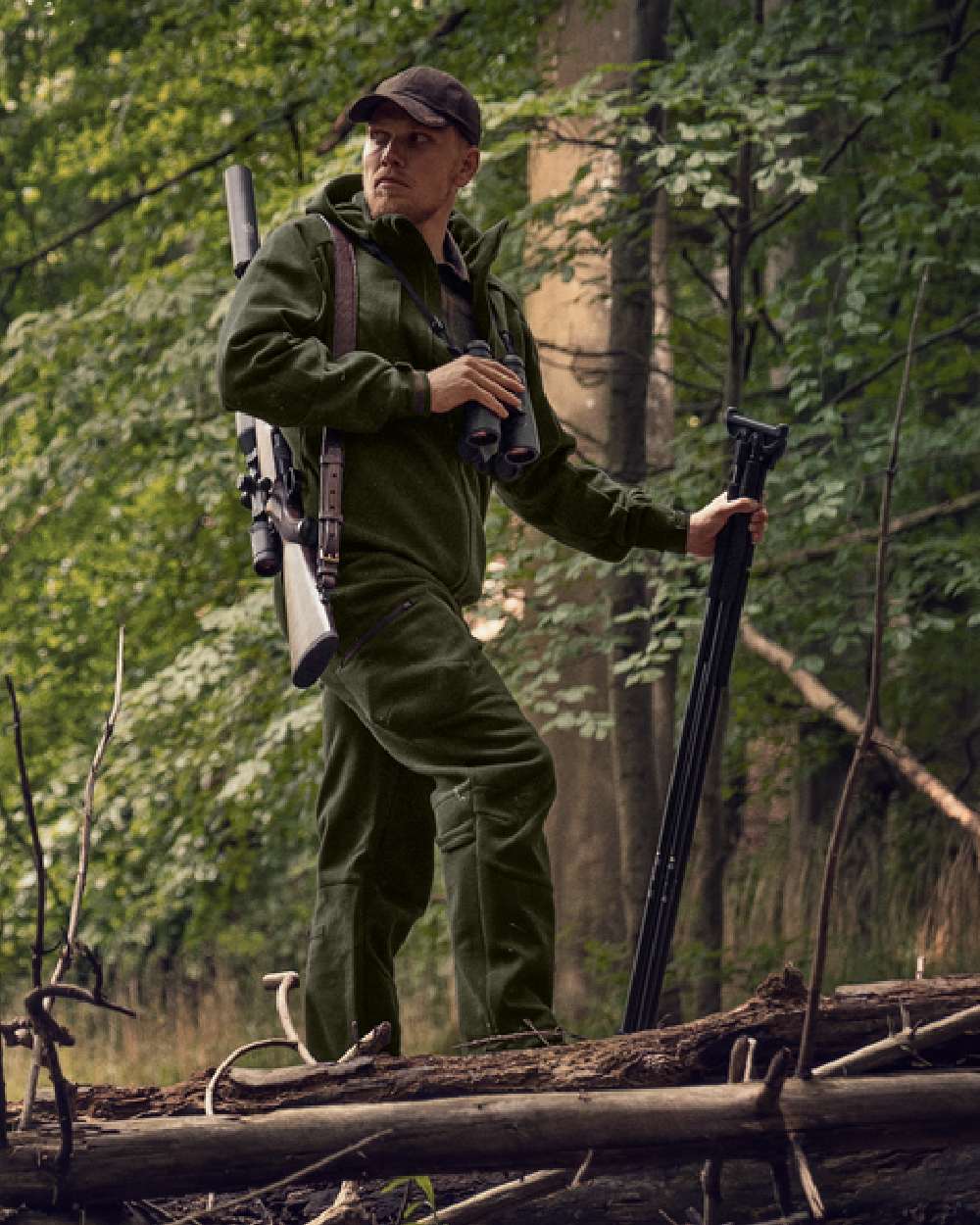 Willow Green Coloured Harkila Metso Hybrid Jacket on forest background 