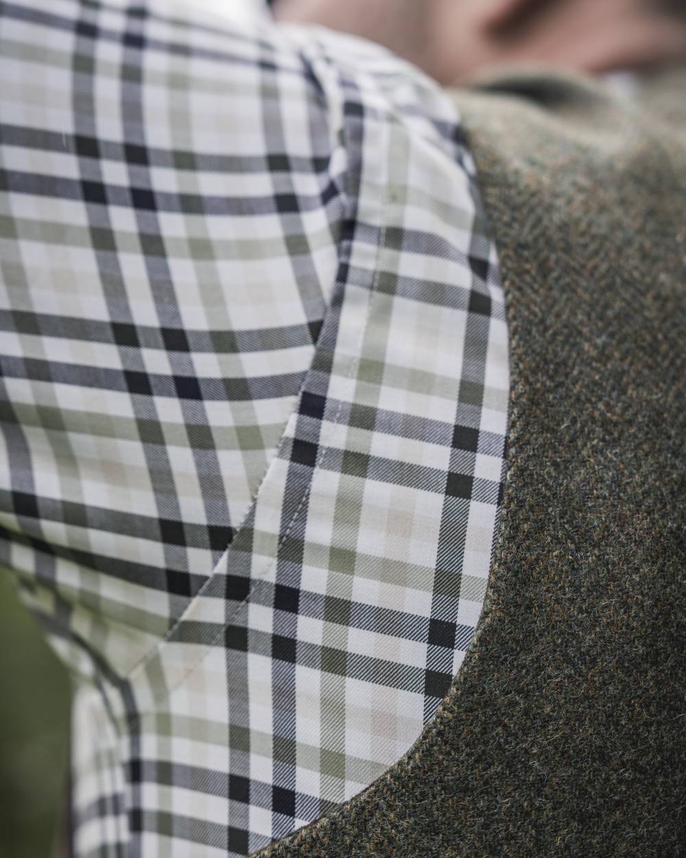 Rosin Deep Well Coloured Harkila Milford Shirt on forest background 