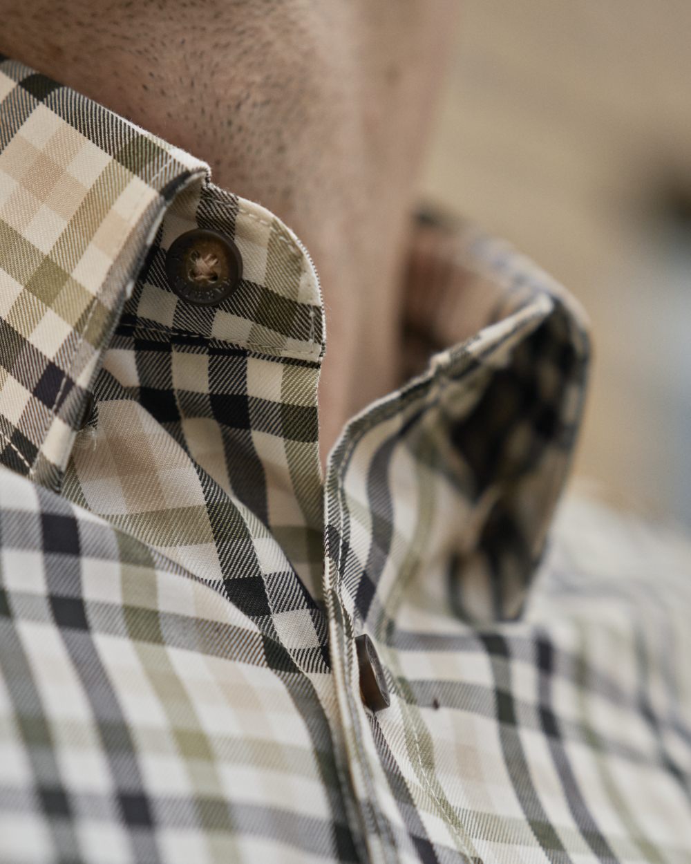 Rosin Deep Well Coloured Harkila Milford Shirt on forest background 