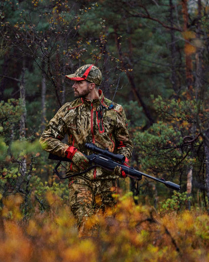 Mossy Oak Break Up Country Mossy Oak Red coloured Harkila Moose Hunter 2.0 WSP Jacket on forest background 