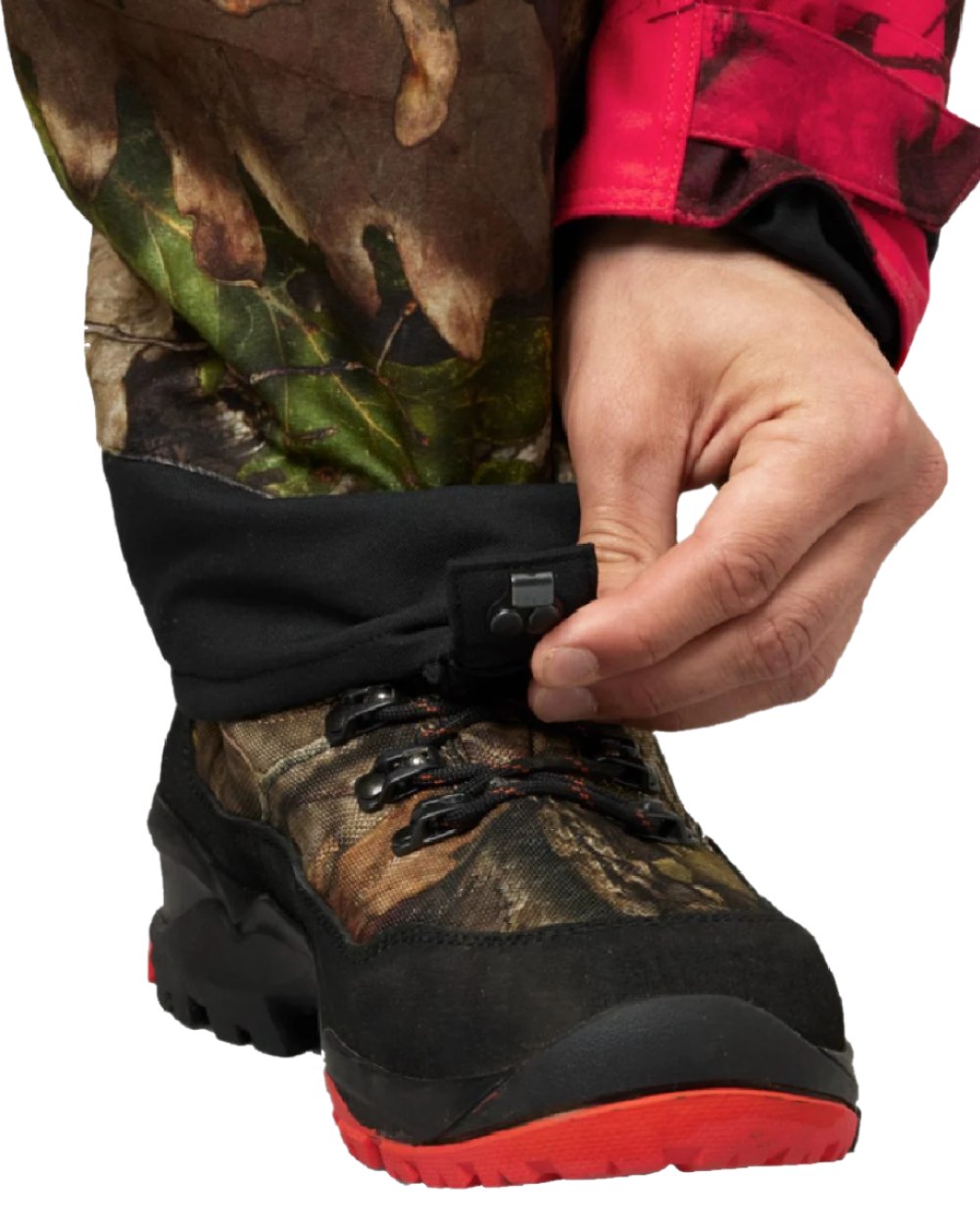 MossyOak Break-Up Country MossyOak Red Coloured Harkila Moose Hunter 2.0 GTX Trousers on white background 