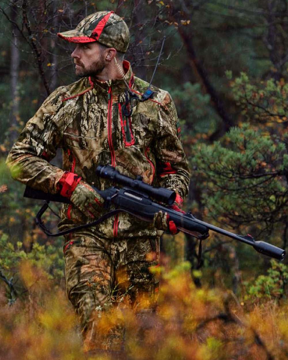 Mossy Oak Break-Up Country Mossy Oak Red Coloured Harkila Moose Hunter 2.0 WSP Jacket on forest background 