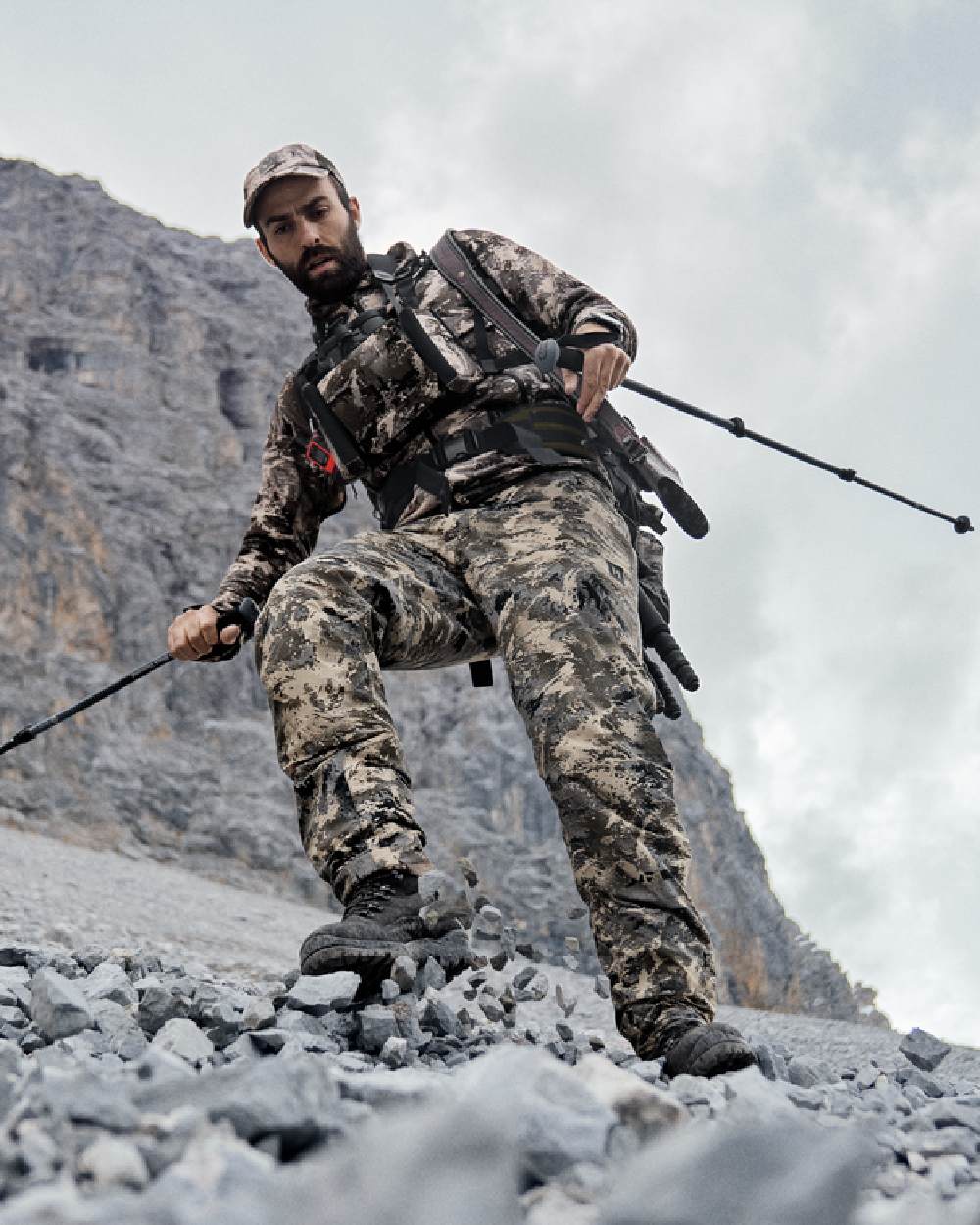 AXIS Mountain Coloured Harkila Mountain Hunter Expedition Fleece Hoodie on mountain background 