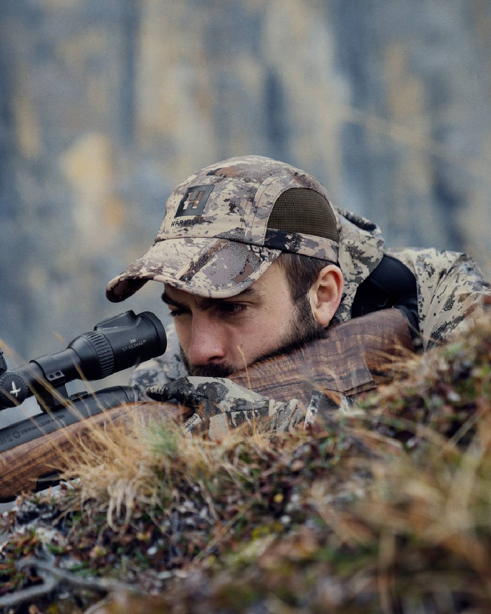 AXIS Mountain Coloured Harkila Mountain Hunter Expedition Foldable Cap on blurry background 