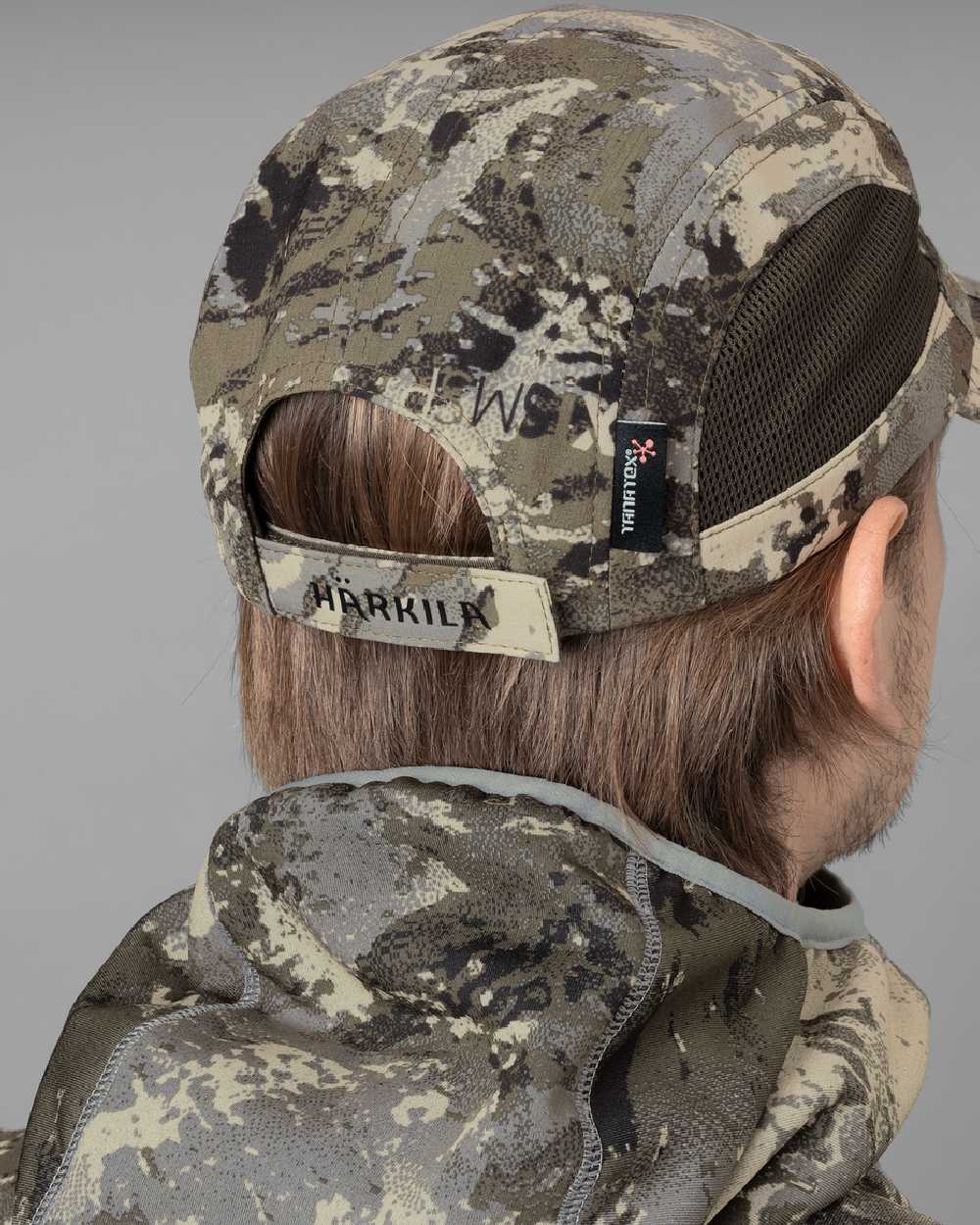 AXIS Mountain coloured Harkila Mountain Hunter Expedition Foldable Cap on grey background