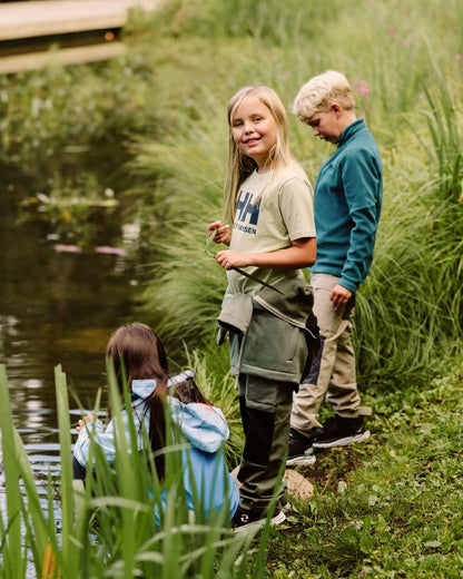 Dark Creek Coloured Helly Hansen Juniors Daybreaker 2.0 Jacket on lake background 