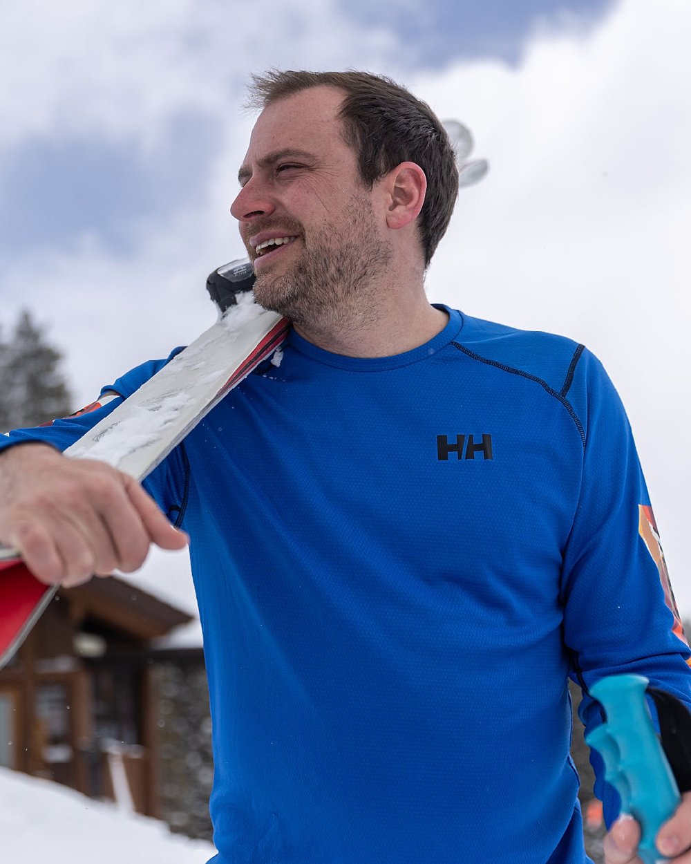 Cobalt 2 Apres Print Coloured Helly Hansen Mens Lifa Active Crew Base Layer on blurry background 