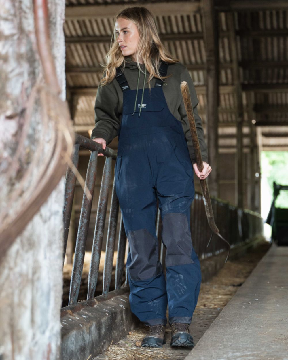Navy Coloured Hoggs of Fife Green King II Waterproof Bib &amp; Brace on farm background 