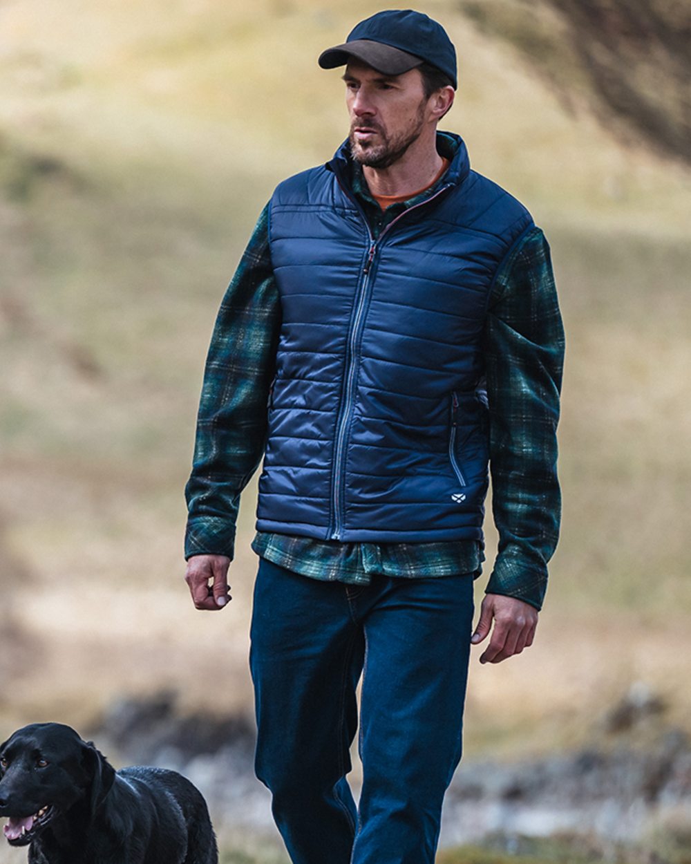 Navy/Merlot coloured Hoggs of Fife Kingston Rip-Stop Gilet on mountain background 