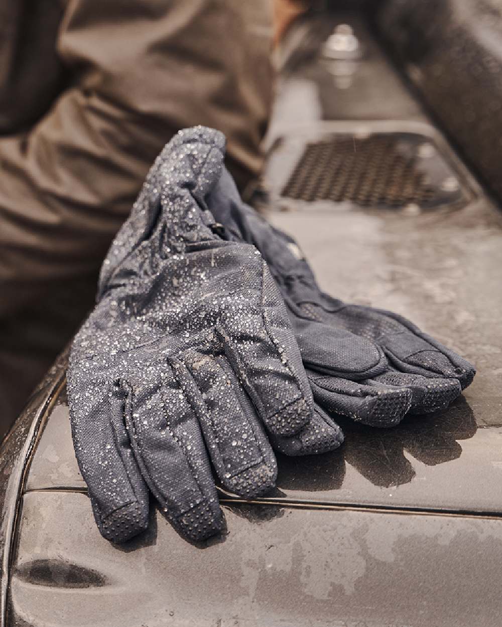 Navy coloured Hoggs of Fife Struther Waterproof Gloves on blurry background 