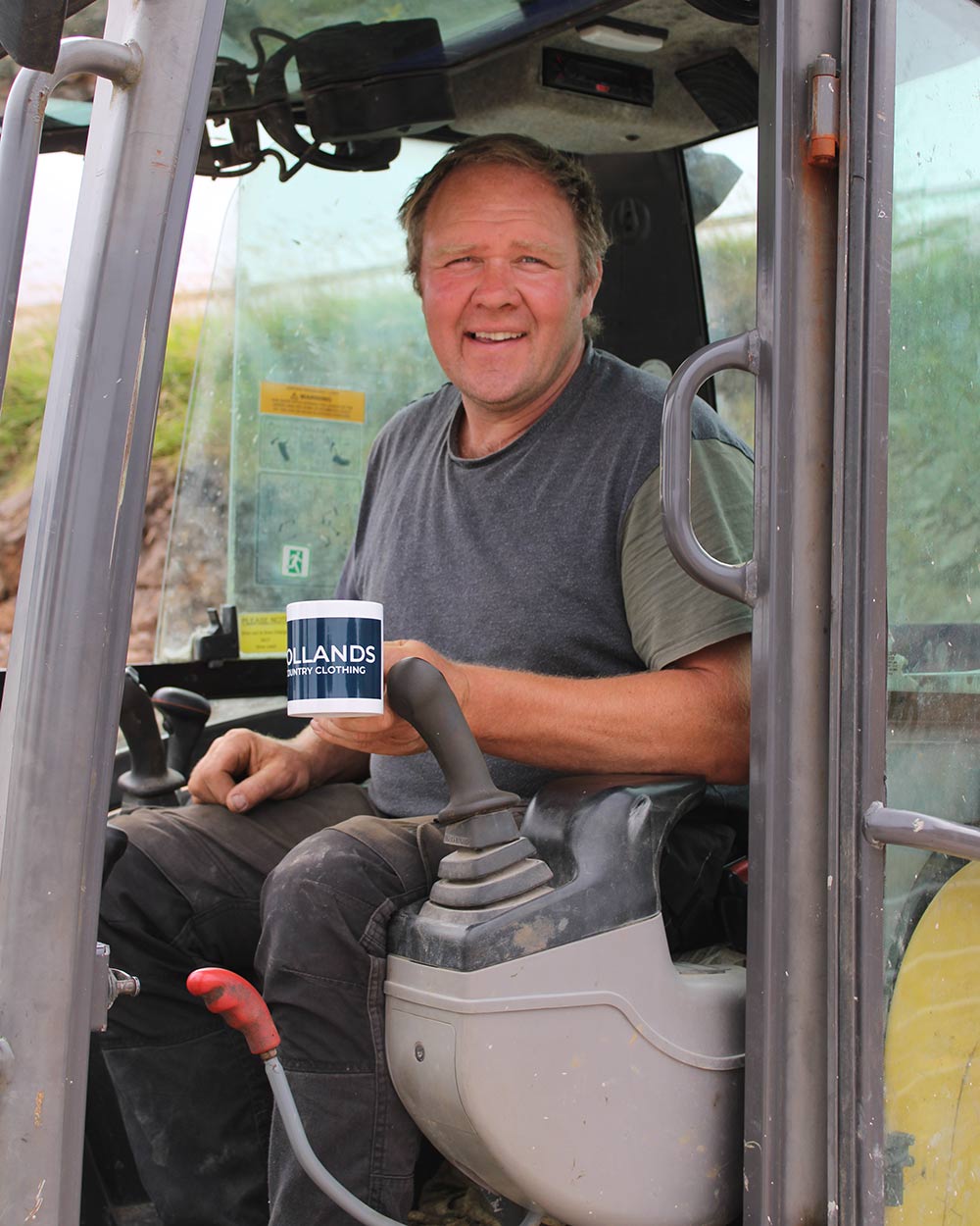 Hollands Country Mug Rueben in tractor 