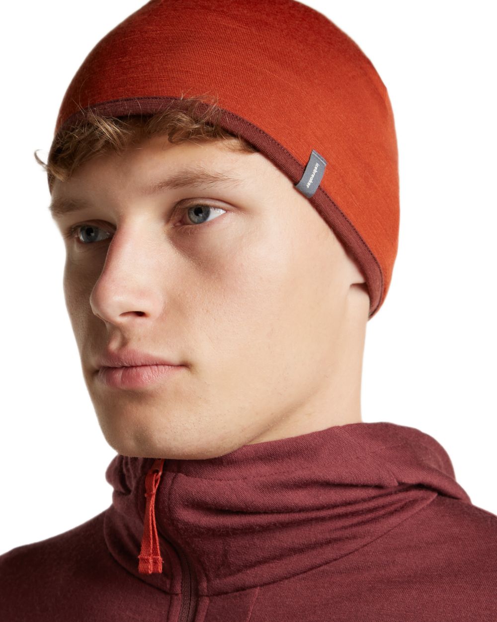 Agate Port coloured Icebreaker 200 Oasis Reversible Beanie on white background 