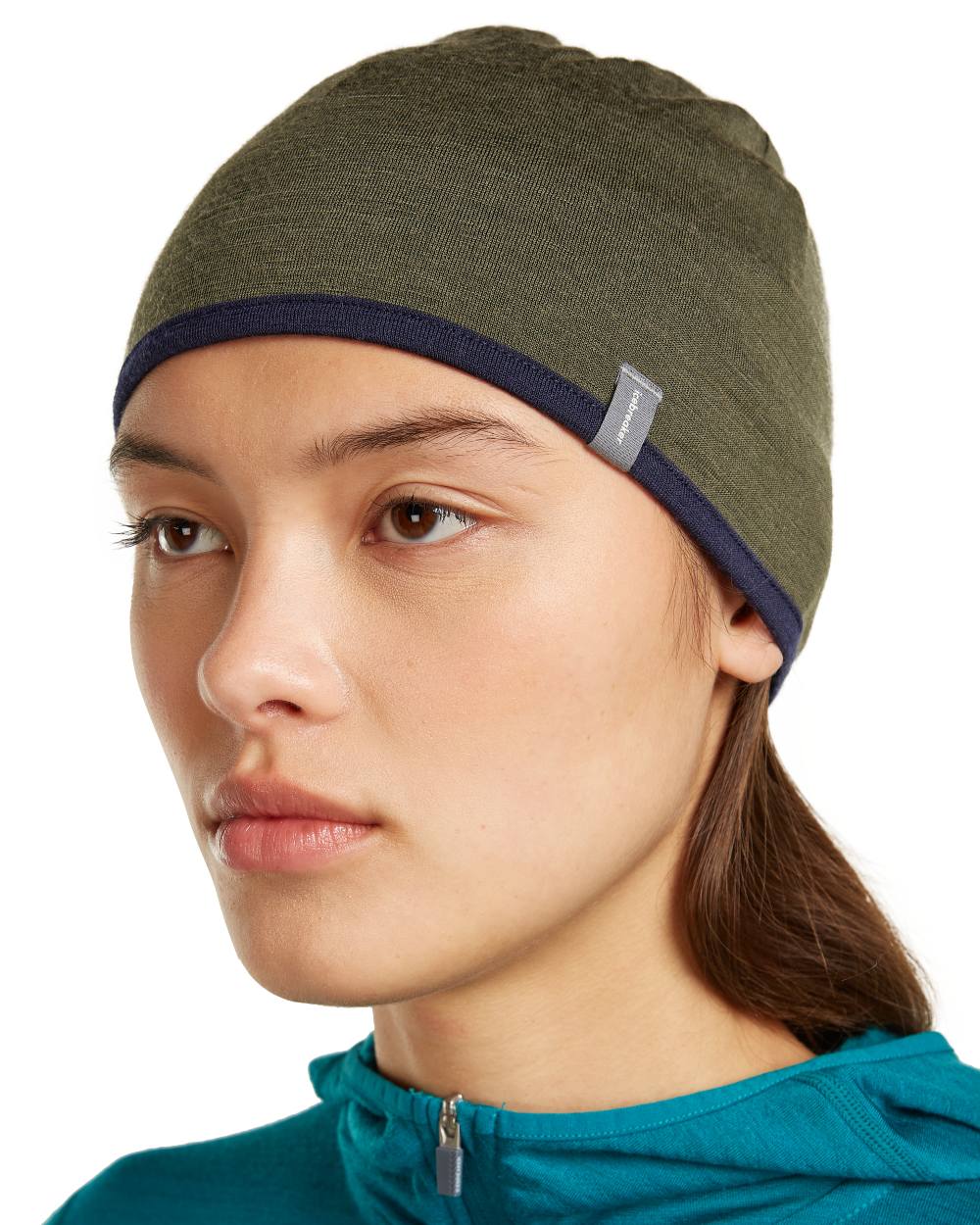 Dark loden midnight navy coloured Icebreaker 200 Oasis Reversible Beanie on white background 