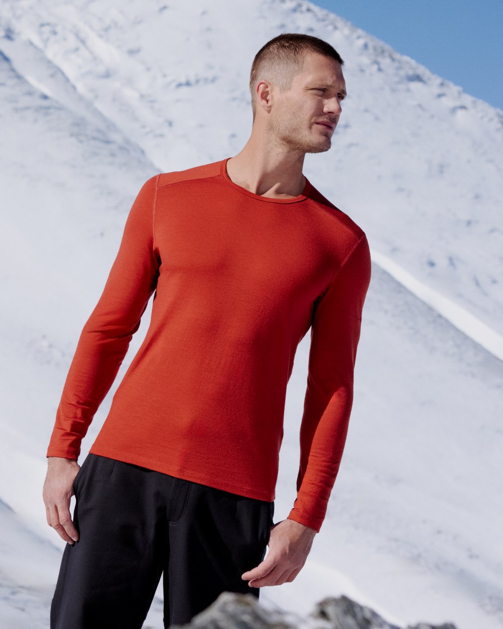 Agate Coloured Icebreaker Mens Merino 200 Oasis Crewe Thermal Top on snow background 