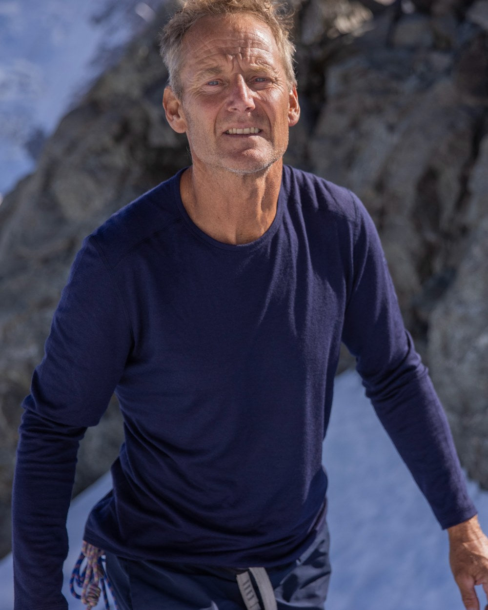 Midnight Navy Coloured Icebreaker Mens Merino 200 Oasis Crewe Thermal Top on mountain background 