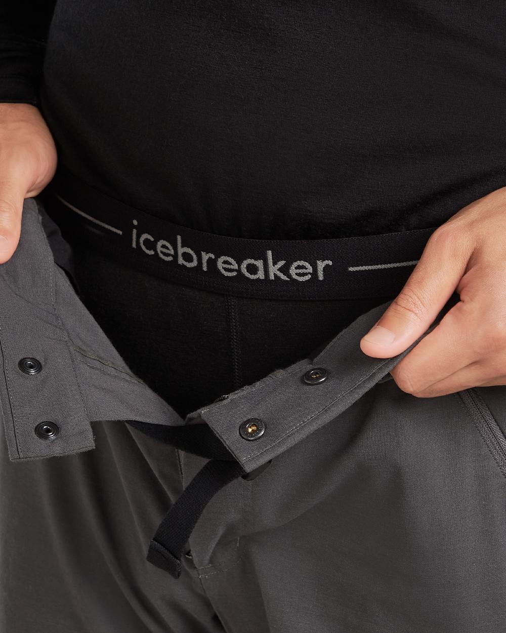 Black Coloured Icebreaker Mens Merino 200 Oasis Thermal Leggings on white background 