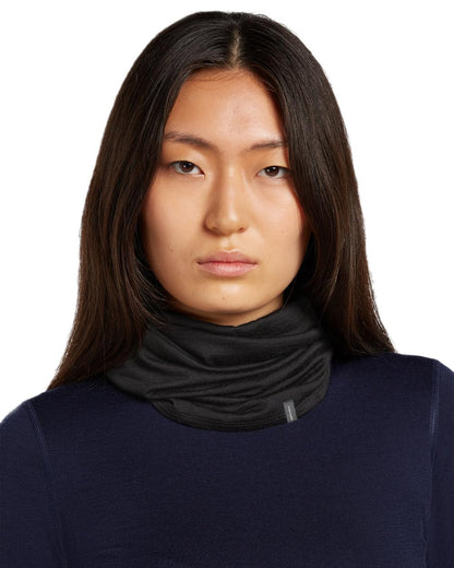 Black Coloured Icebreaker Merino 200 Flexi Chute on white background 