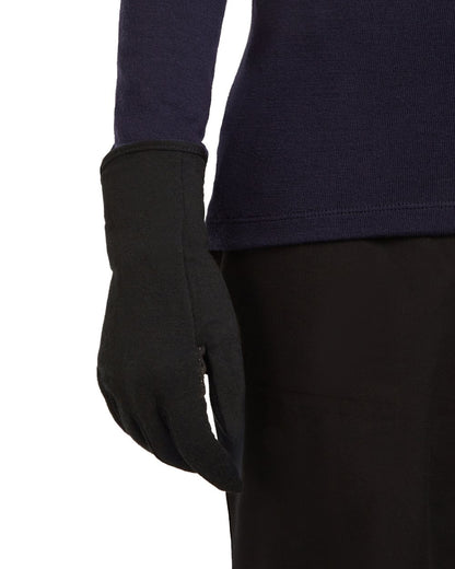 Black coloured Icebreaker Merino 260 Quantum Gloves on white background 