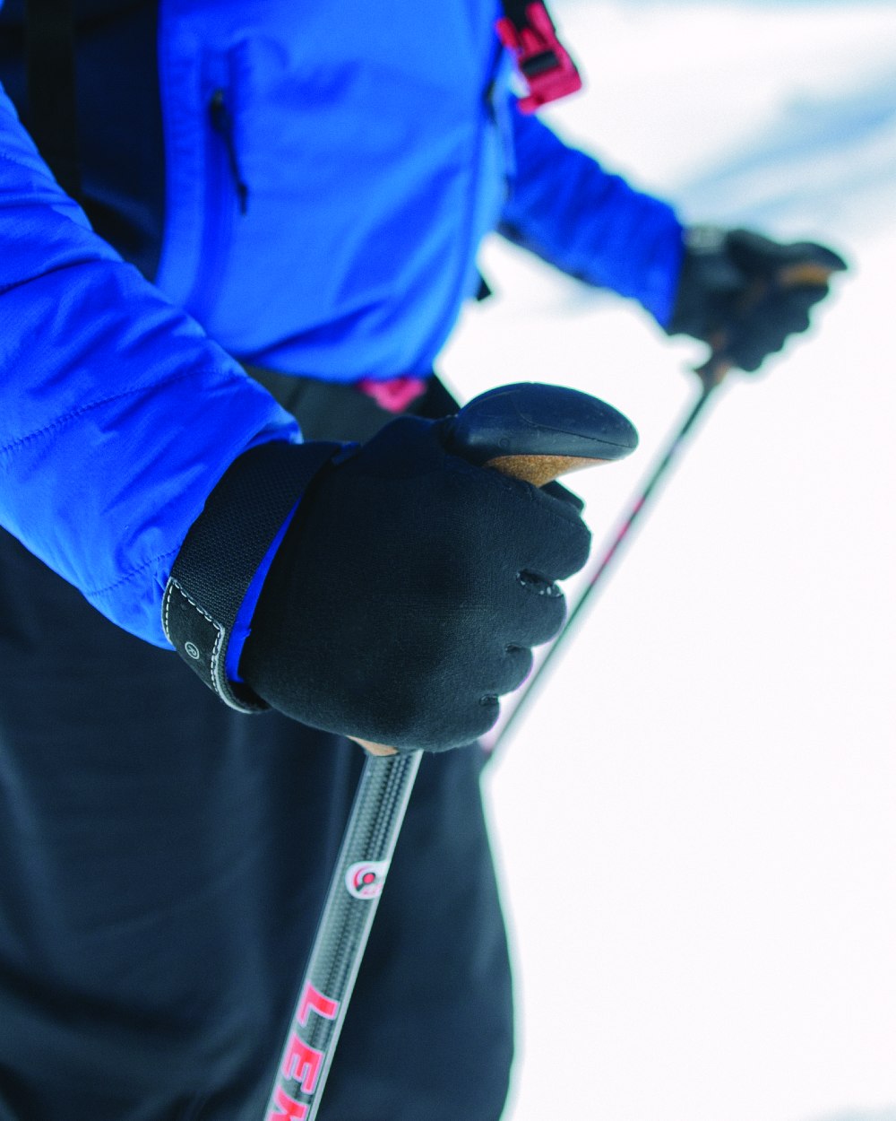 Black coloured Icebreaker Merino 260 Quantum Gloves on snow background 