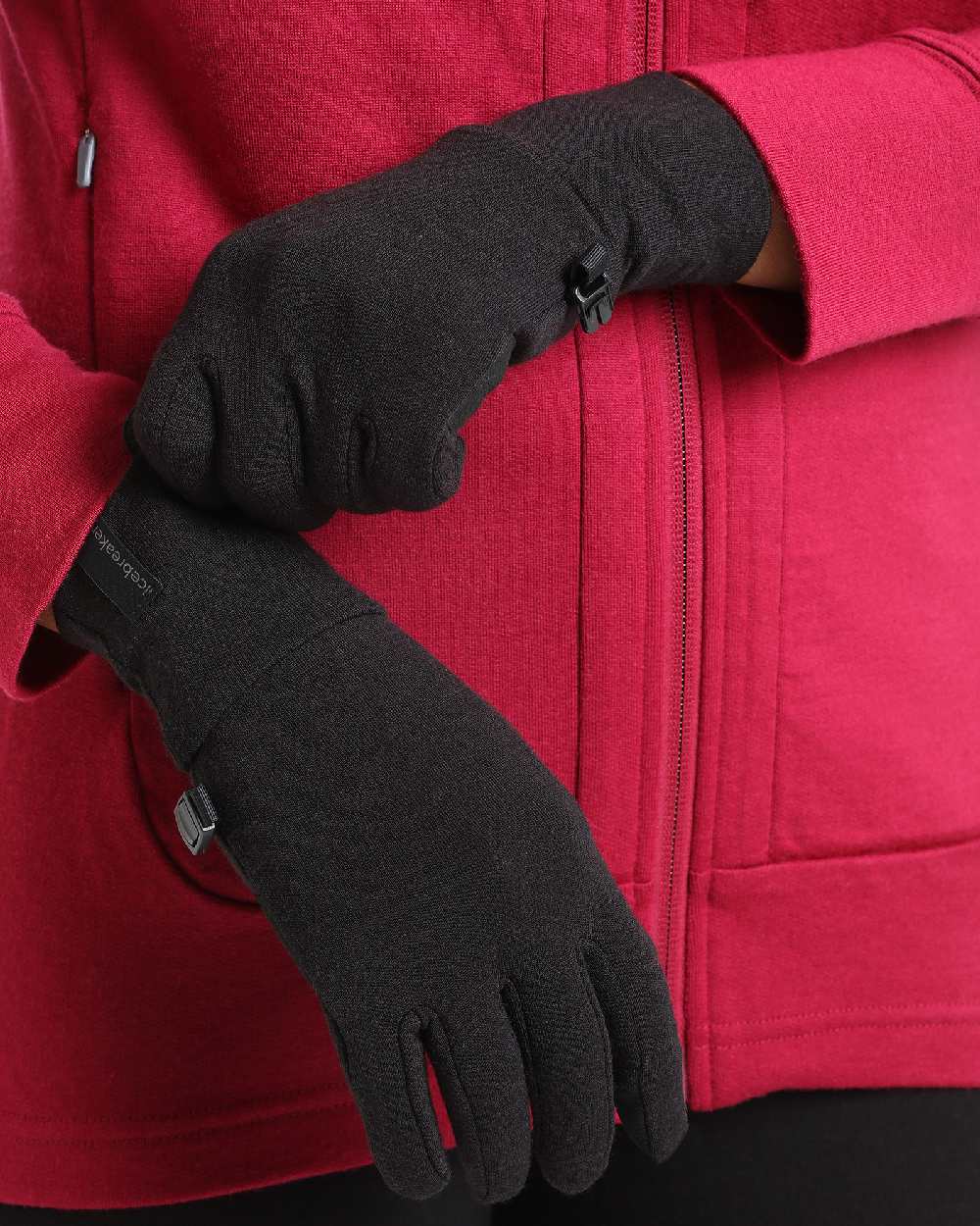 Black Coloured Icebreaker Unisex Merino Blend 360 Sierra Gloves on white background 