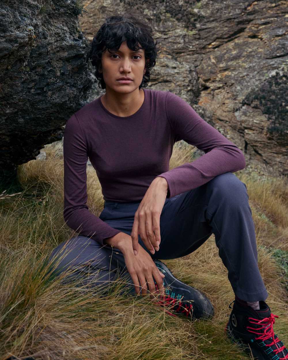 Java Coloured Icebreaker Womens Merino 200 Oasis Crewe Thermal Top on mountain background 