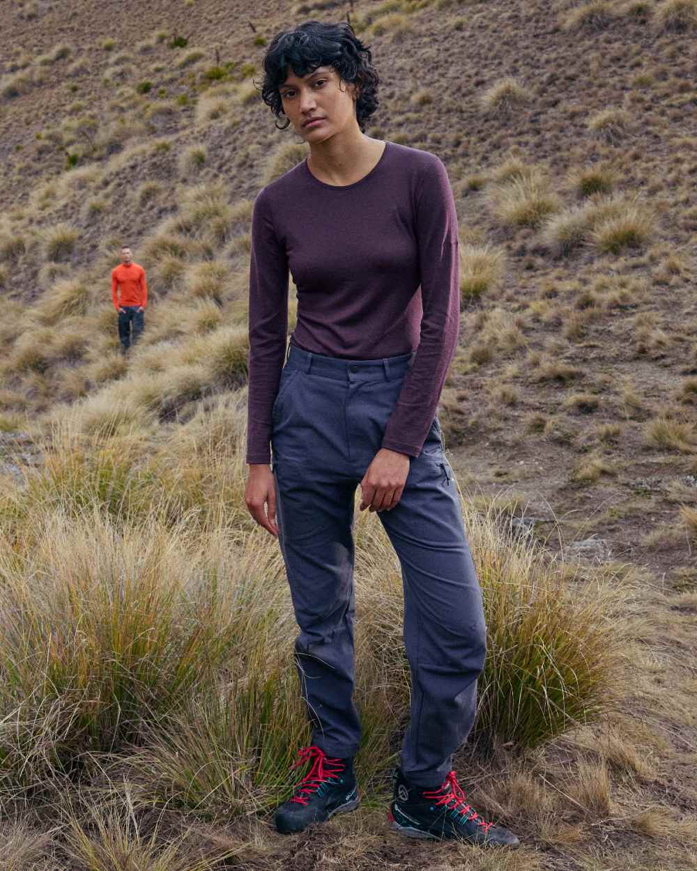 Java Coloured Icebreaker Womens Merino 200 Oasis Crewe Thermal Top on mountain background 