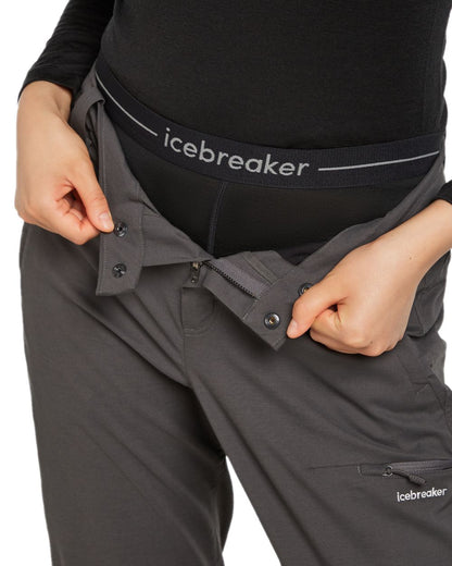 Black Coloured Icebreaker Womens Merino 200 Oasis Thermal Leggings on white background 