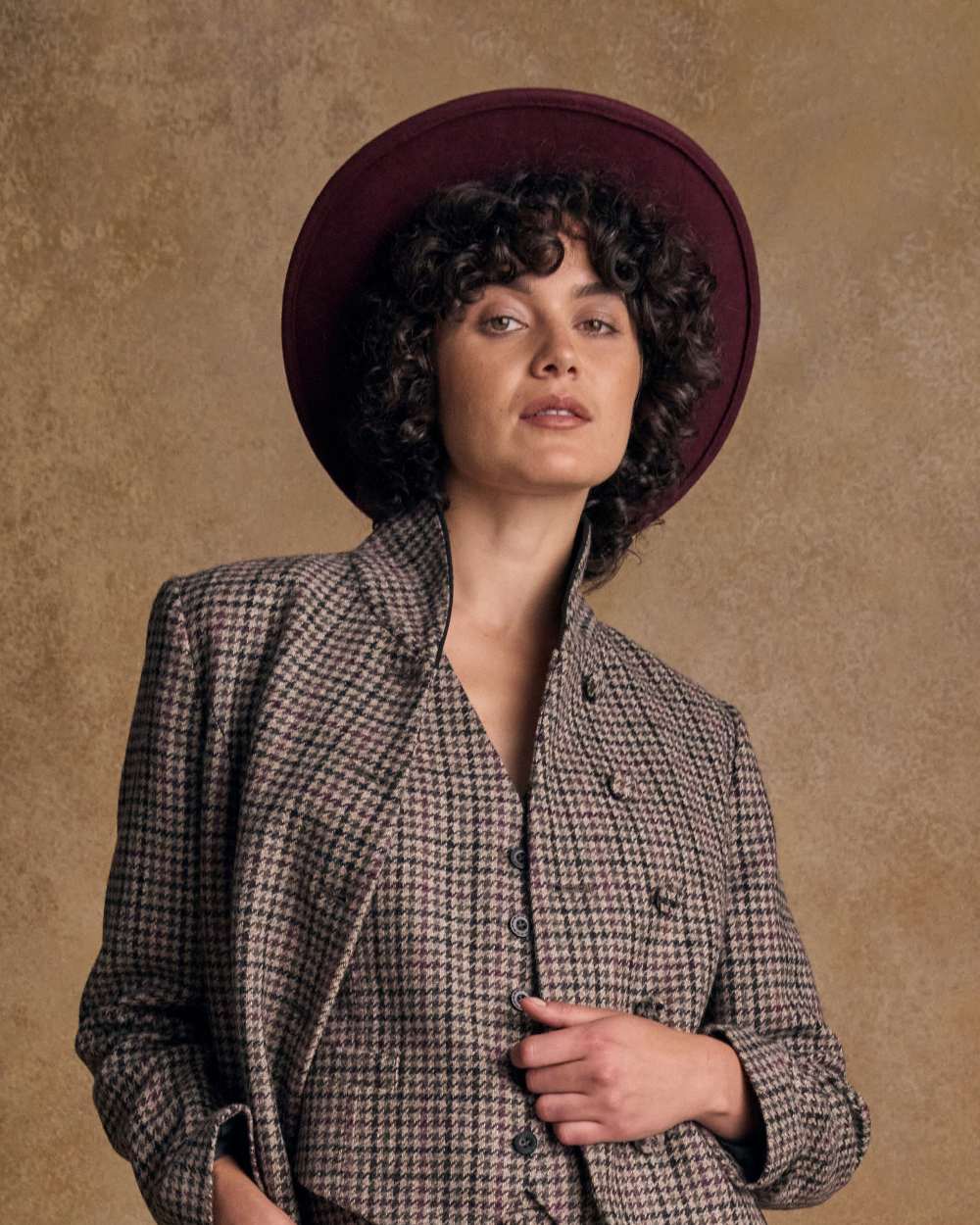 Burgundy Coloured Jack Murphy Boston Crushable Felt Hat on indoor background 