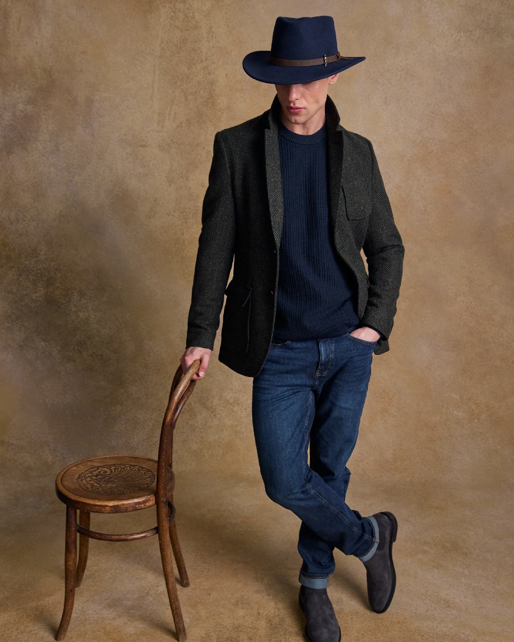 Navy Coloured Jack Murphy Boston Crushable Felt Hat on indoor background 