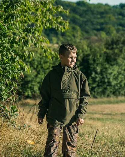 Green coloured Jack Pyke Junior Galbraith Smock on forest background 