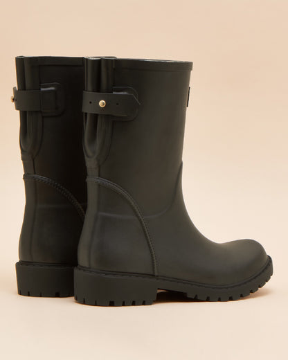 Black coloured Joules Womens Wistow Adjustable Mid Calf Wellies on tan background 