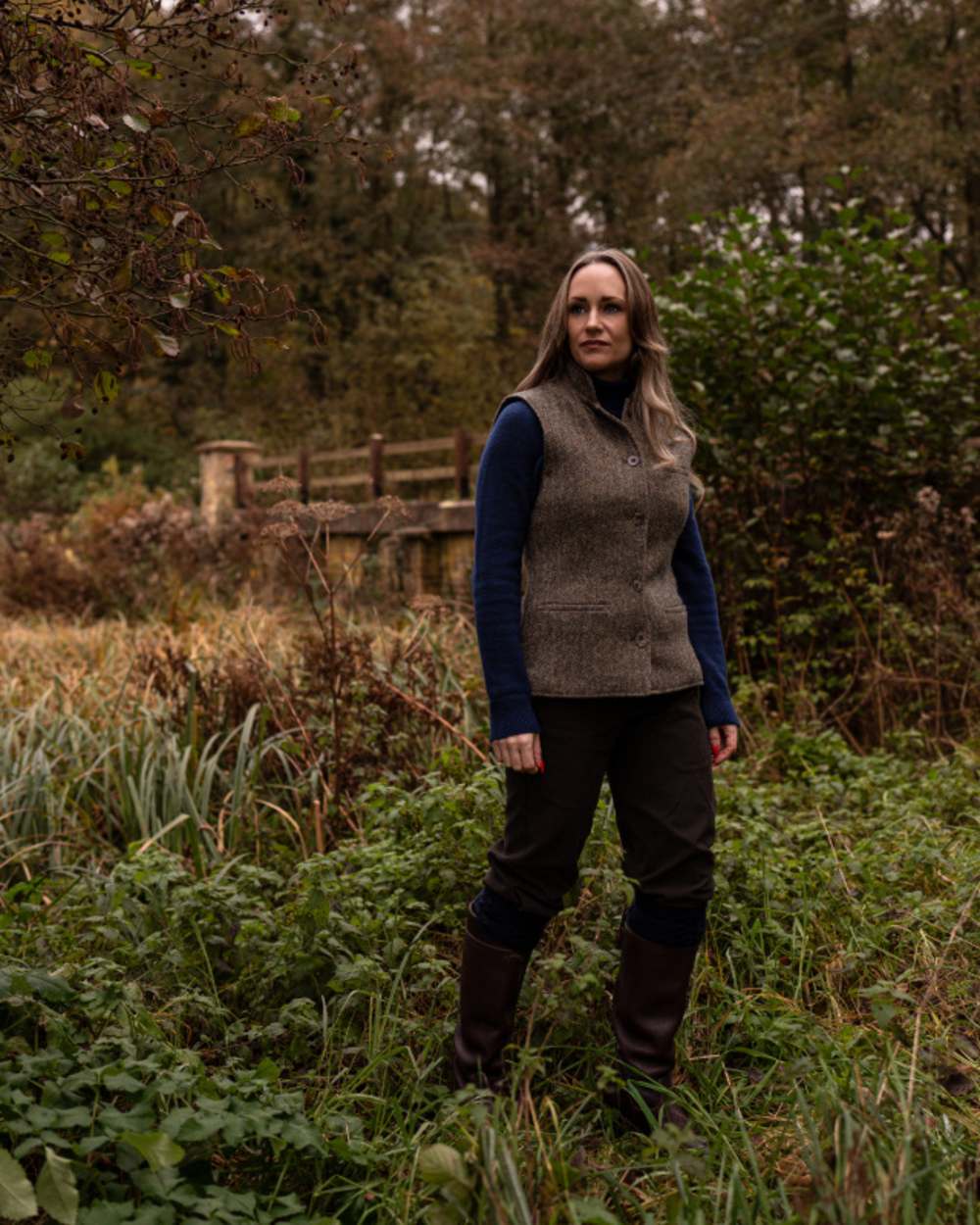 Laksen Hopnell Fife Tweed Vest On A Farm Background 