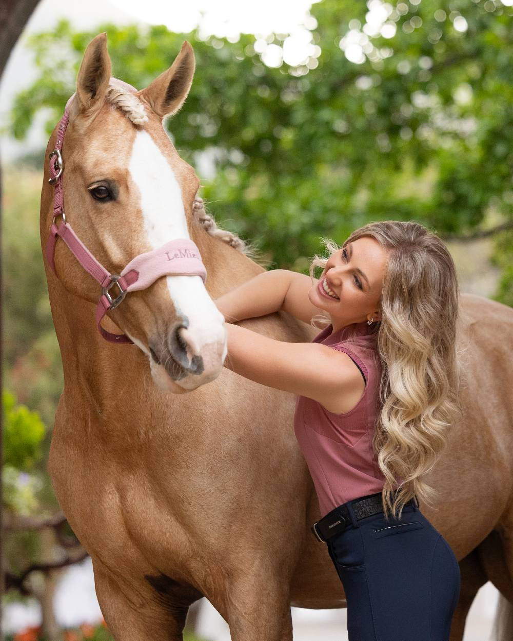 Blossom coloured LeMieux Vogue Headcollar &amp; Leadrope on backyard background 