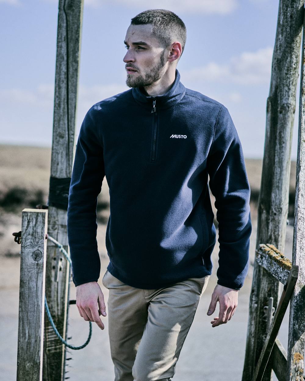 Navy coloured Musto Snug Fleece 2.0 on blurry background 