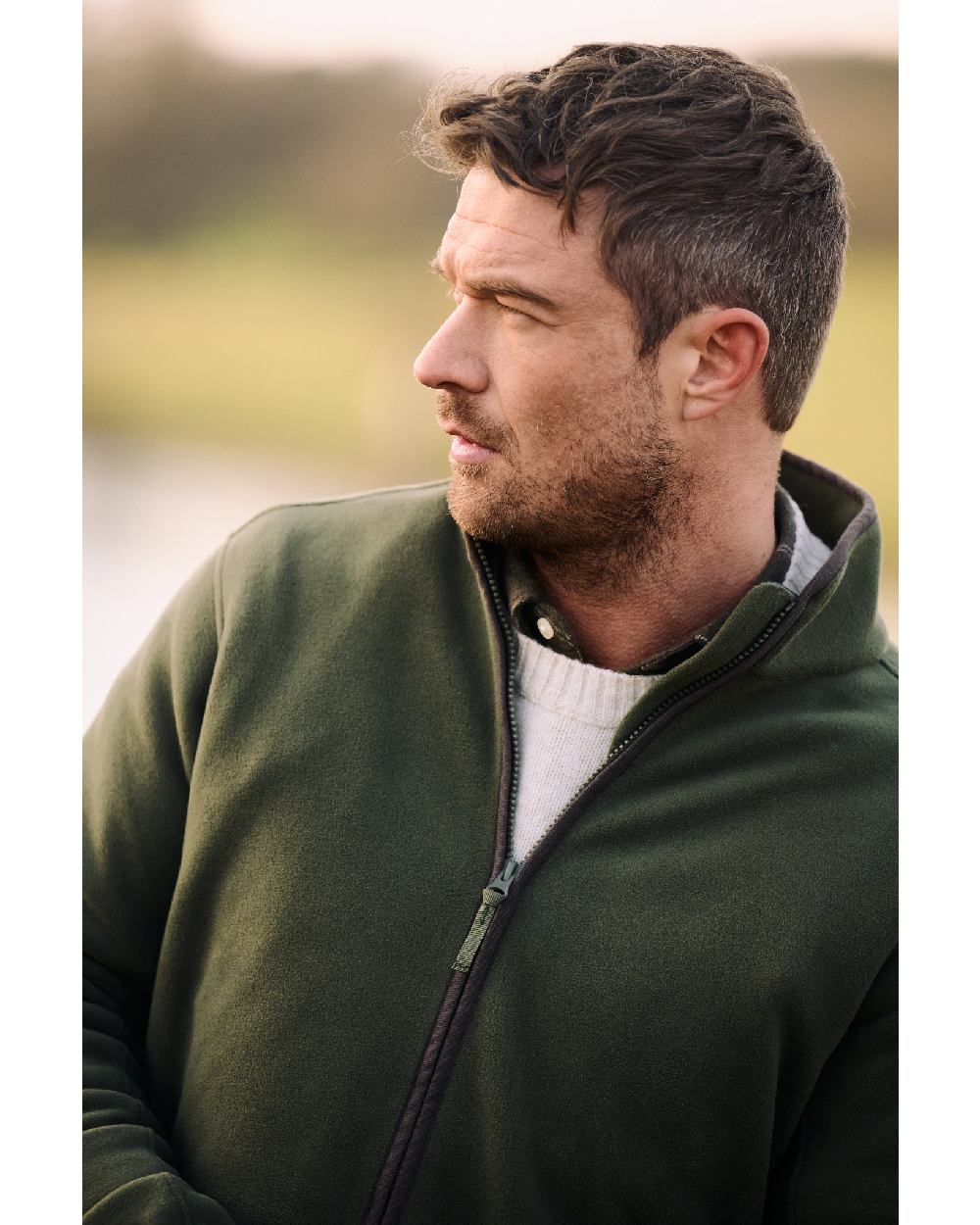 Deep Green Coloured Musto Mens Fenland 200 Polartec Fleece Jacket on Ground Background 